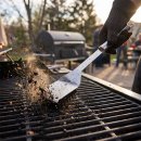 Edelstahl - Grillb&uuml;rste mit Schaber